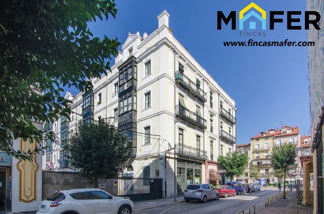 Foto 2 de Venta de piso en calle Menéndez Pelayo de 11 habitaciones con terraza y garaje