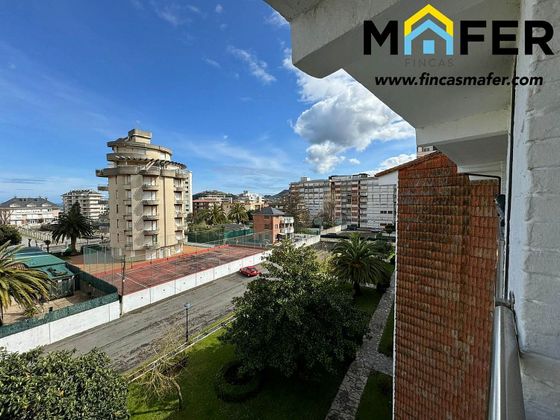 Foto 1 de Venta de piso en calle República de Argentina de 2 habitaciones con terraza y jardín