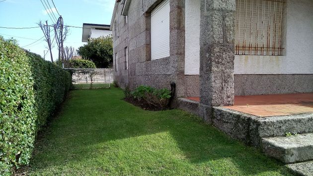 Foto 2 de Chalet en venta en Coruxo - Oia - Saiáns de 9 habitaciones con piscina y garaje
