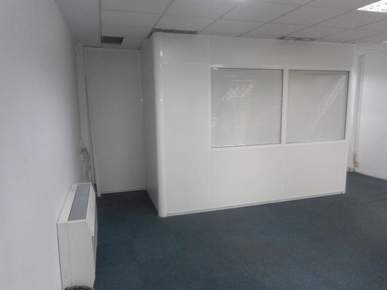 Foto 2 de Oficina en venda a calle Ibaigane amb aire acondicionat