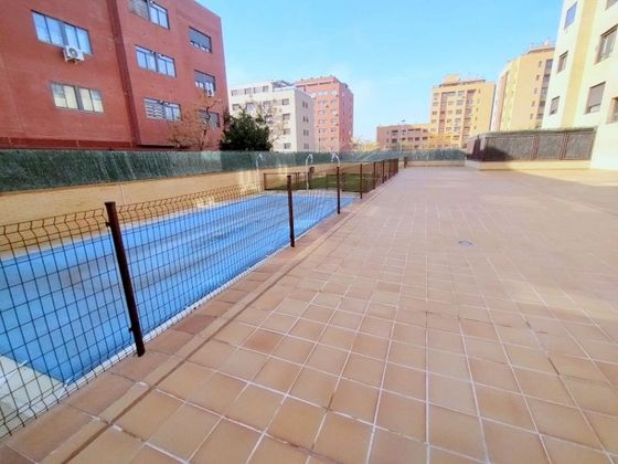 Foto 1 de Venta de piso en Fuenlabrada II - El Molino de 3 habitaciones con piscina y garaje