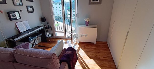 Foto 2 de Venta de piso en calle Ollerias Bajas de 2 habitaciones con balcón y calefacción