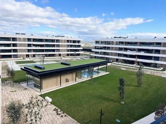 Foto 1 de Ático en alquiler en Valdebebas - Valdefuentes de 4 habitaciones con terraza y piscina