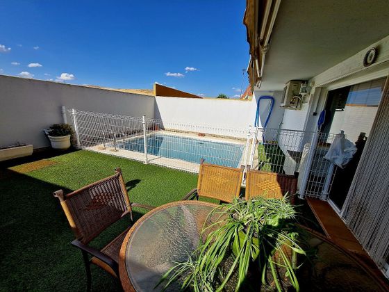Foto 1 de Casa en venda a calle Los Castillejos de 4 habitacions amb terrassa i piscina