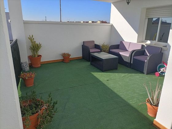 Foto 1 de Casa en venta en calle Ramón y Cajal de 5 habitaciones con terraza y jardín