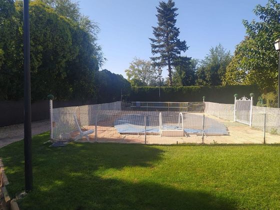 Foto 1 de Xalet en venda a Poblete de 4 habitacions amb piscina i jardí
