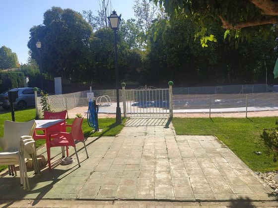 Foto 2 de Xalet en venda a Poblete de 4 habitacions amb piscina i jardí