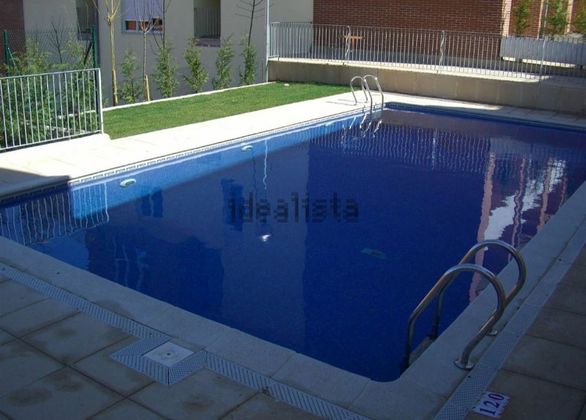 Foto 2 de Venta de piso en Renedo de 2 habitaciones con terraza y piscina