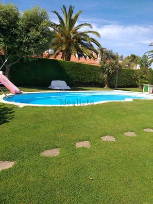 Foto 2 de Venta de chalet en Santa Cruz de Bezana de 5 habitaciones con piscina y jardín