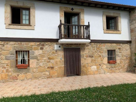 Foto 1 de Casa adosada en venta en Campoo de Yuso de 5 habitaciones con balcón y calefacción
