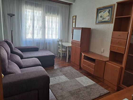Foto 1 de Pis en lloguer a San Pedro de Deusto-La Ribera de 3 habitacions amb mobles i balcó