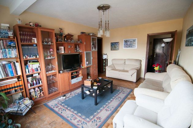 Foto 2 de Venta de piso en La Magdalena - Versalles de 3 habitaciones con garaje y muebles