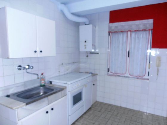 Foto 2 de Pis en venda a Castrillón de 3 habitacions amb terrassa i calefacció