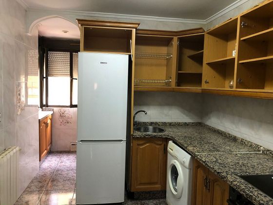 Foto 1 de Pis en venda a Parroquias de Oviedo de 2 habitacions amb calefacció
