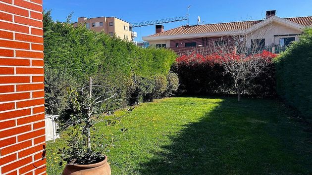 Foto 1 de Chalet en venta en calle Maltzaga de 4 habitaciones con terraza y jardín