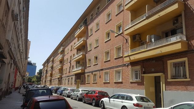 Foto 2 de Pis en lloguer a calle Del Arzobispo Apaolaza de 3 habitacions amb terrassa i mobles