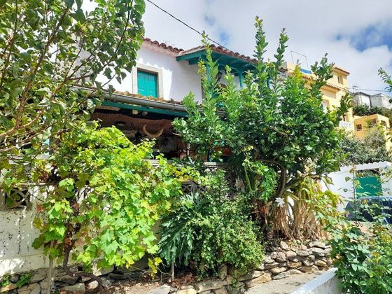 Foto 2 de Chalet en venta en Teror de 3 habitaciones con terraza y jardín