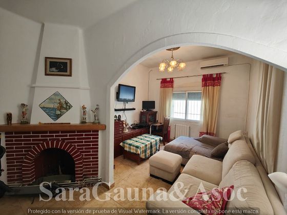 Foto 2 de Casa adosada en venta en Centro - El Castillo de 5 habitaciones con terraza y garaje