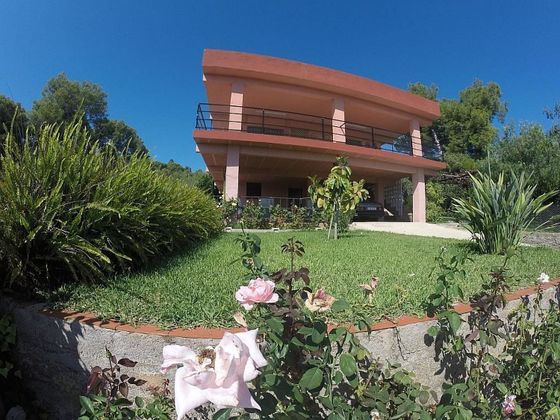 Foto 1 de Casa en venta en Albalat dels Tarongers de 4 habitaciones con terraza y piscina