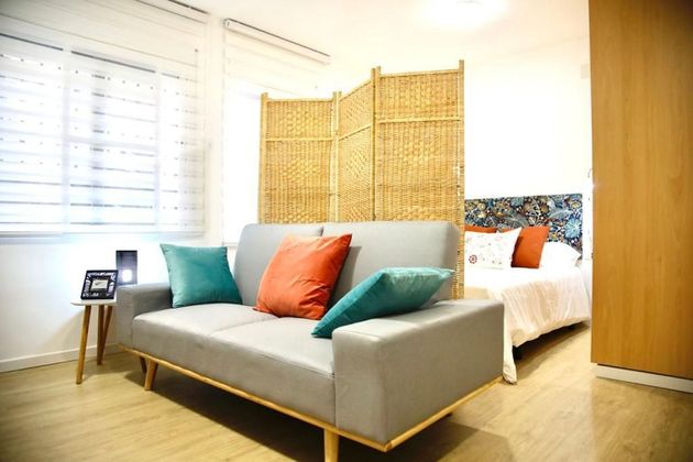 Foto 2 de Estudio en alquiler en Antigua Moreria con muebles y aire acondicionado