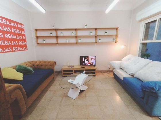 Foto 1 de Pis en lloguer a Centro - Salamanca de 5 habitacions amb mobles i balcó
