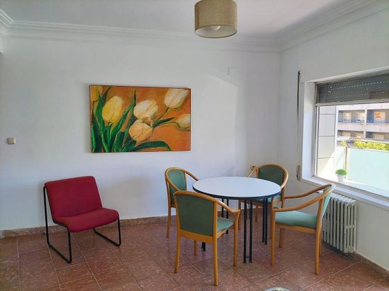 Foto 1 de Pis en lloguer a avenida Portugal de 4 habitacions amb terrassa i mobles