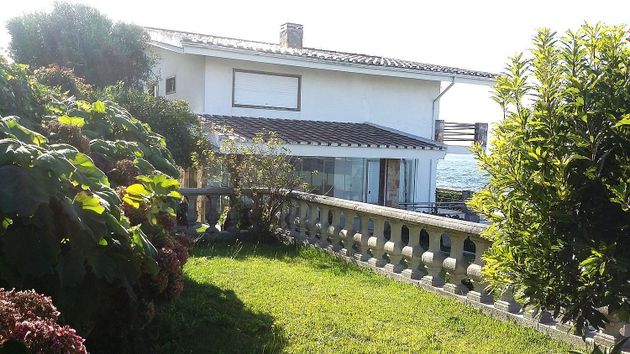 Foto 1 de Chalet en venta en calle Isla de Toralla de 6 habitaciones con terraza y piscina