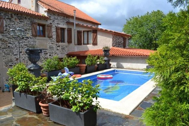 Foto 2 de Xalet en venda a Miño de 4 habitacions amb piscina i jardí