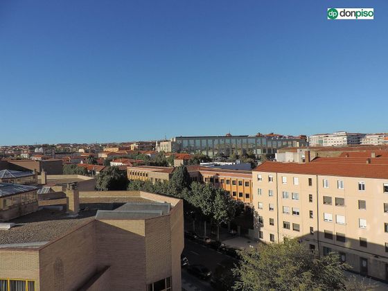 Foto 1 de Pis en venda a Hospitales - Campus de 4 habitacions amb garatge i balcó