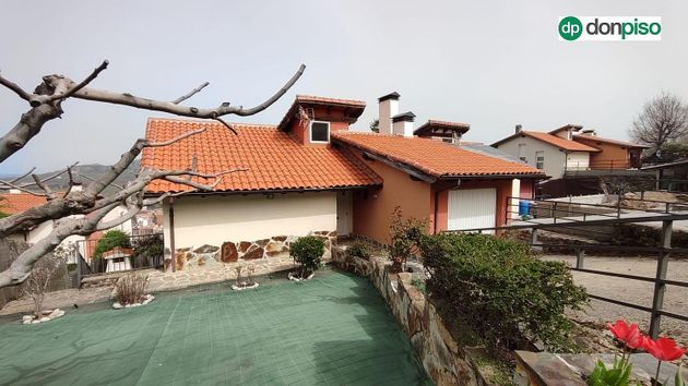 Foto 1 de Casa en venda a calle Rodeos del Castañar de 4 habitacions amb piscina i jardí
