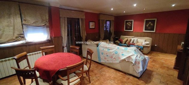 Foto 1 de Chalet en venta en Patrocinio - Nueva Talavera de 4 habitaciones con terraza y piscina