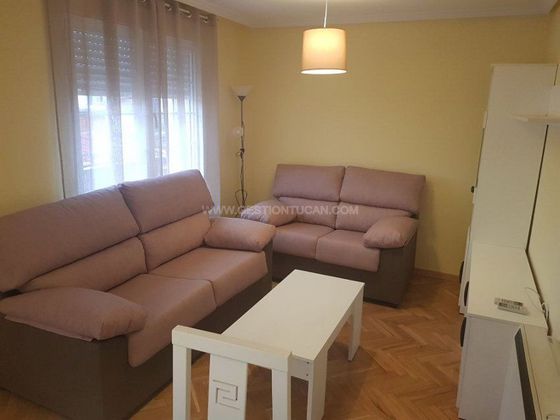 Foto 2 de Àtic en lloguer a Centro - Corte Inglés de 2 habitacions amb mobles i aire acondicionat