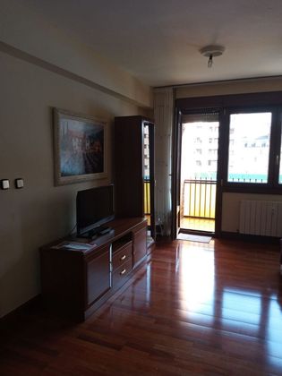 Foto 2 de Venta de piso en Txurdinaga de 3 habitaciones con garaje y balcón