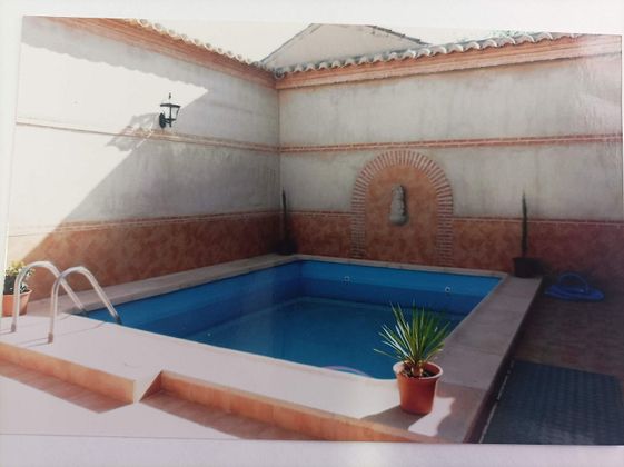 Foto 2 de Venta de casa adosada en Valenzuela de Calatrava de 4 habitaciones con terraza y piscina