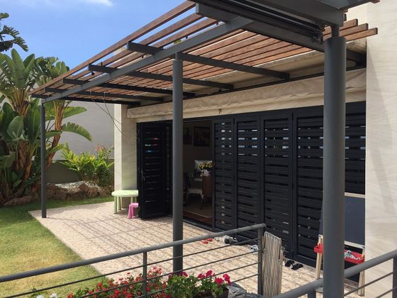 Foto 1 de Casa adossada en venda a Costa Adeje de 4 habitacions amb terrassa i piscina