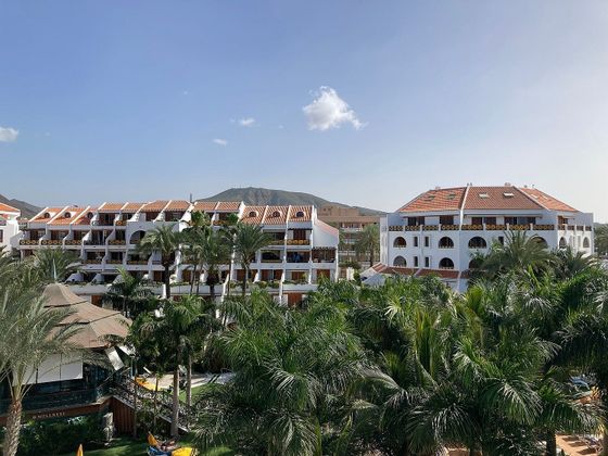 Foto 1 de Venta de dúplex en Los Cristianos - Playa de las Américas de 2 habitaciones con terraza y piscina