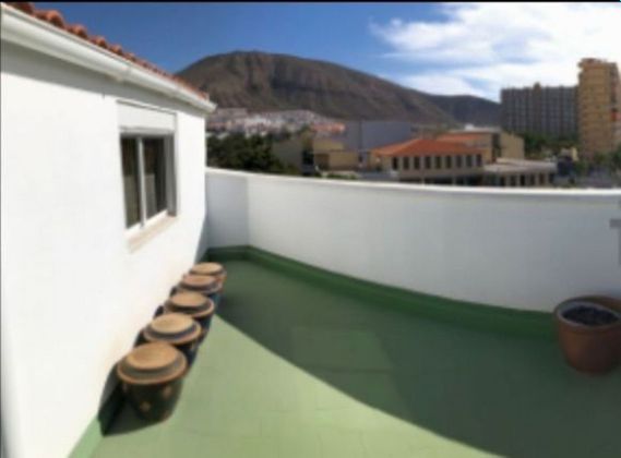 Foto 1 de Venta de ático en Los Cristianos - Playa de las Américas de 3 habitaciones con terraza y garaje