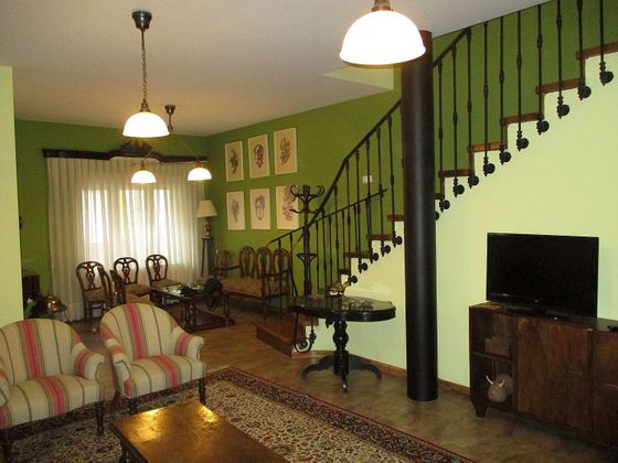 Foto 2 de Casa adossada en venda a calle Zamora de 5 habitacions amb terrassa i garatge