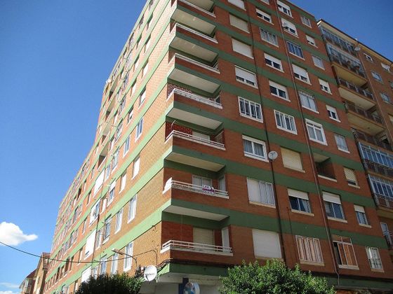 Foto 1 de Pis en venda a avenida Maragatos de 3 habitacions amb terrassa i balcó