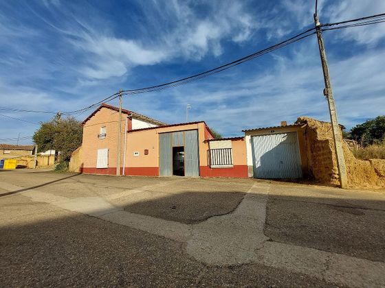 Foto 1 de Casa en venda a calle Benavente de 1 habitació amb garatge