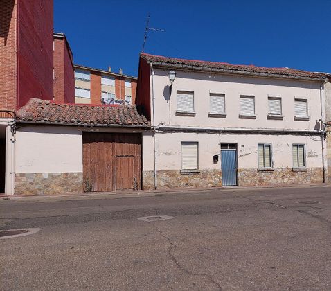 Foto 1 de Casa rural en venda a avenida Donantes de Sangre de 4 habitacions amb garatge i jardí