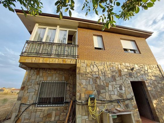 Foto 2 de Casa en venda a calle Cruz de 4 habitacions amb terrassa i garatge
