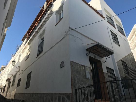 Foto 1 de Casa adossada en venda a calle Nuestra Señora del Rosario de 3 habitacions amb terrassa i aire acondicionat