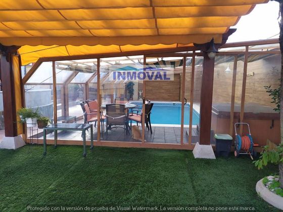 Foto 1 de Chalet en venta en Valdepeñas de 4 habitaciones con terraza y piscina