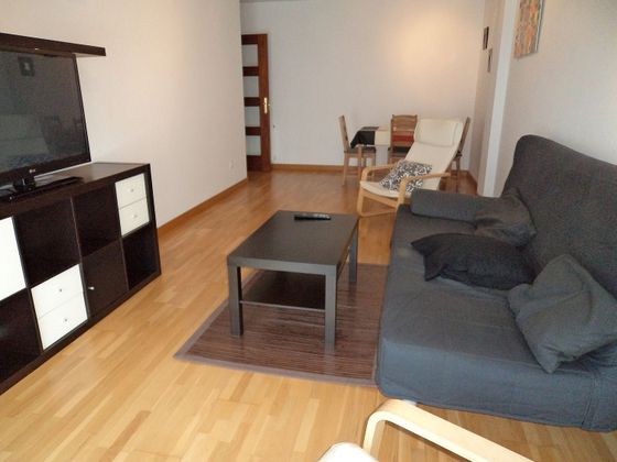 Foto 2 de Venta de piso en calle José Luis Pécker de 2 habitaciones con piscina y garaje