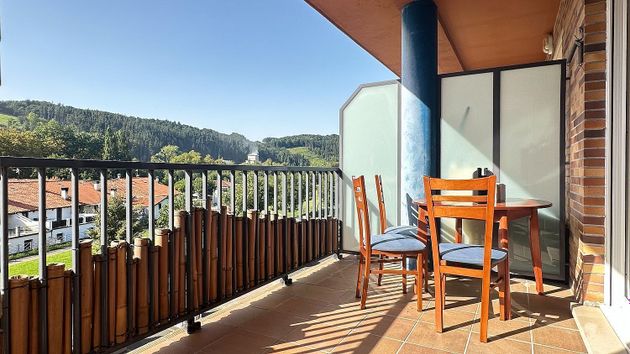 Foto 1 de Pis en venda a Zestoa de 4 habitacions amb terrassa i piscina
