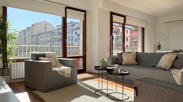 Foto 1 de Pis en venda a Centro - Mendibil - Santiago de 4 habitacions amb terrassa i balcó