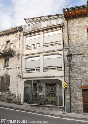 Foto 1 de Casa en venda a avenida De Zaragoza de 5 habitacions amb terrassa i balcó