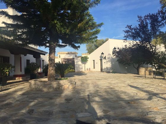 Foto 1 de Casa rural en venda a Prado del Rey de 6 habitacions amb piscina i jardí