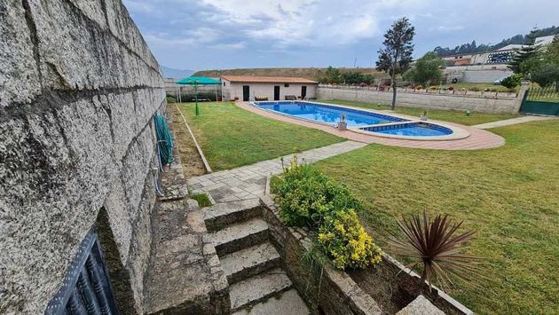 Foto 1 de Xalet en venda a Meaño de 1 habitació amb piscina i jardí